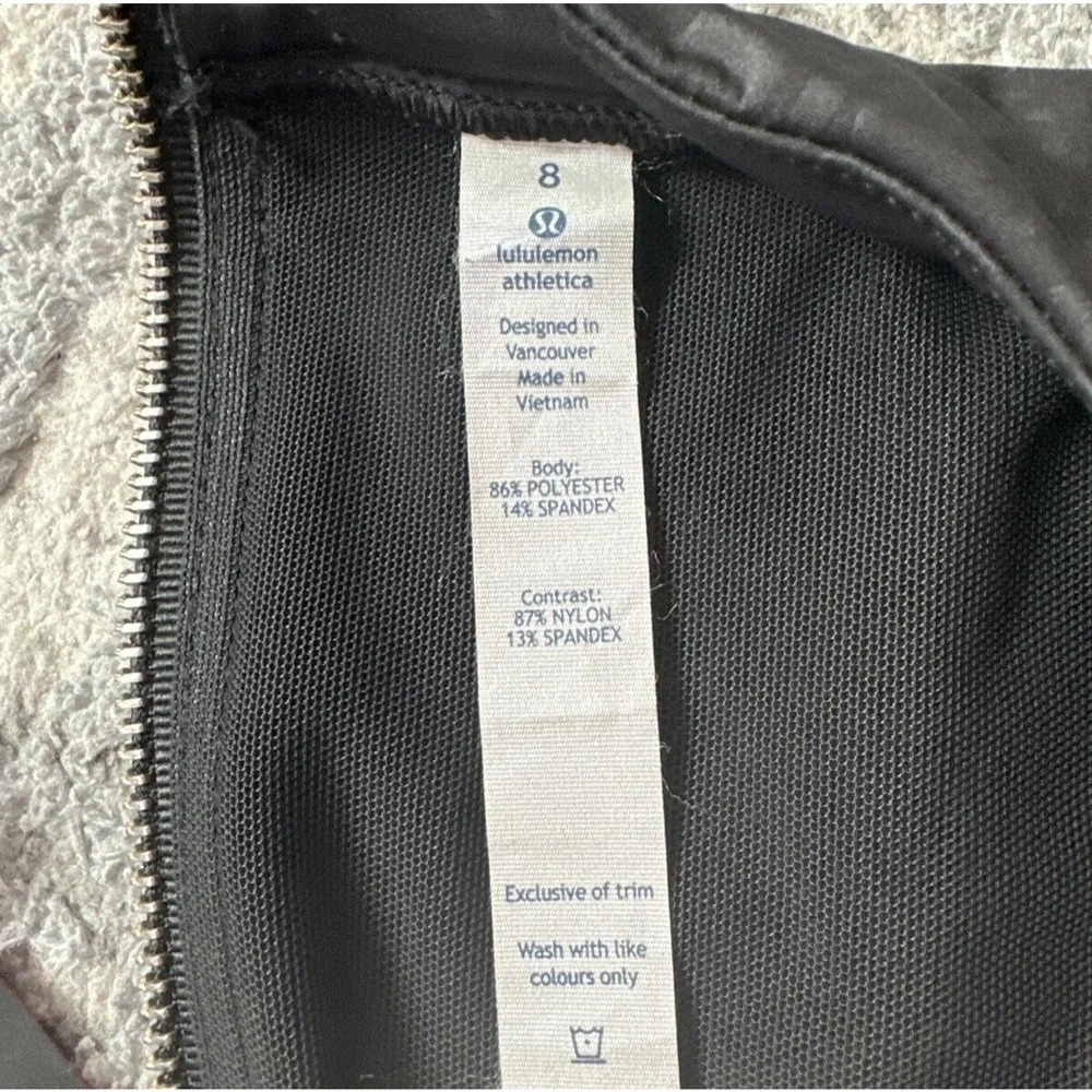 LULULEMON Departure Top Pullover Size 8 Black‎ Long Sleeve Petal Camo Embossed